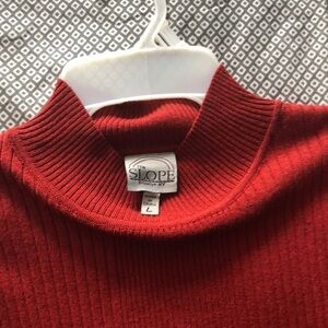 Form fitting top round neck